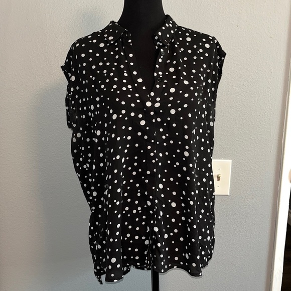 Tops - Polka dot buttoned blouse